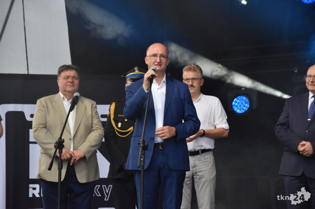 Dni Końskich 2022. Afromental, turnieje sportowe, wystawa aut [wideo, zdjęcia]