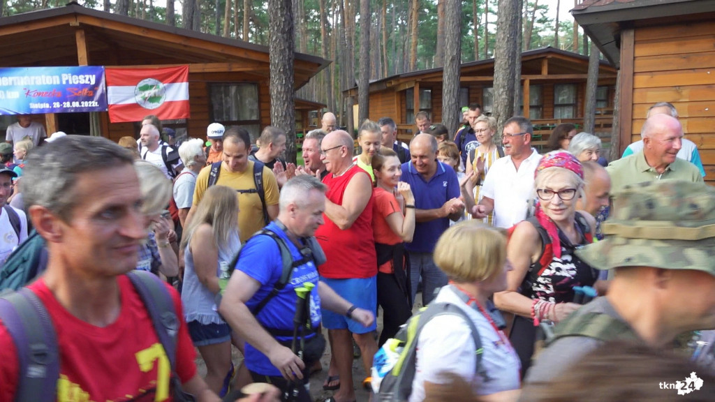 Najtwardsi piechurzy wyruszyli na szlak. Trwa Konecka Setka [wideo, zdjęcia]