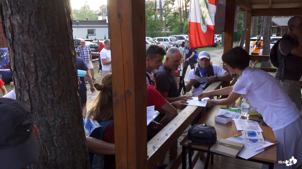 Najtwardsi piechurzy wyruszyli na szlak. Trwa Konecka Setka [wideo, zdjęcia]