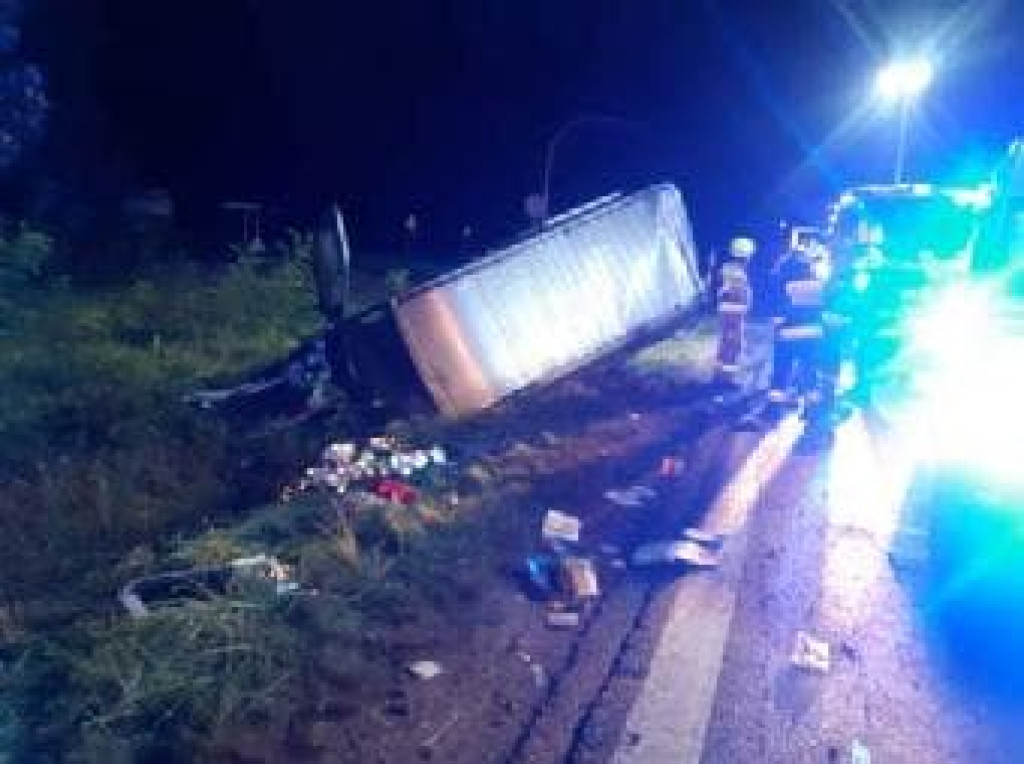 Wypadek busa i ciężarówki na krzyżówkach radoszyckich [zdjęcia]