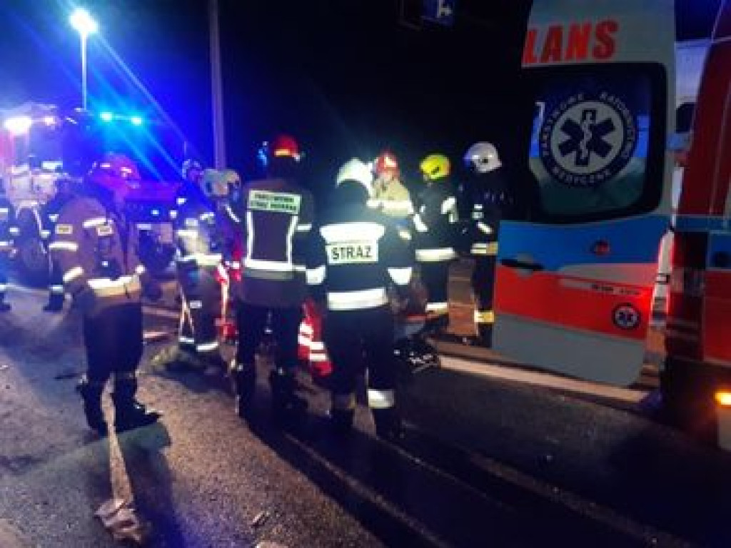 Wypadek busa i ciężarówki na krzyżówkach radoszyckich [zdjęcia]
