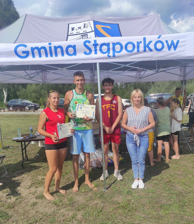 Turniej piłki siatkowej w Stąporkowie na koniec wakacji 2022 [GALERIA]