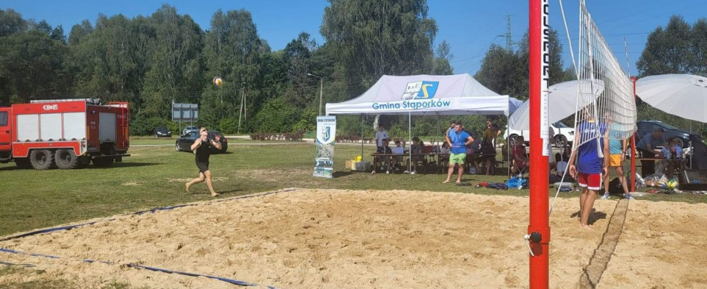 Turniej piłki siatkowej w Stąporkowie na koniec wakacji 2022 [GALERIA]