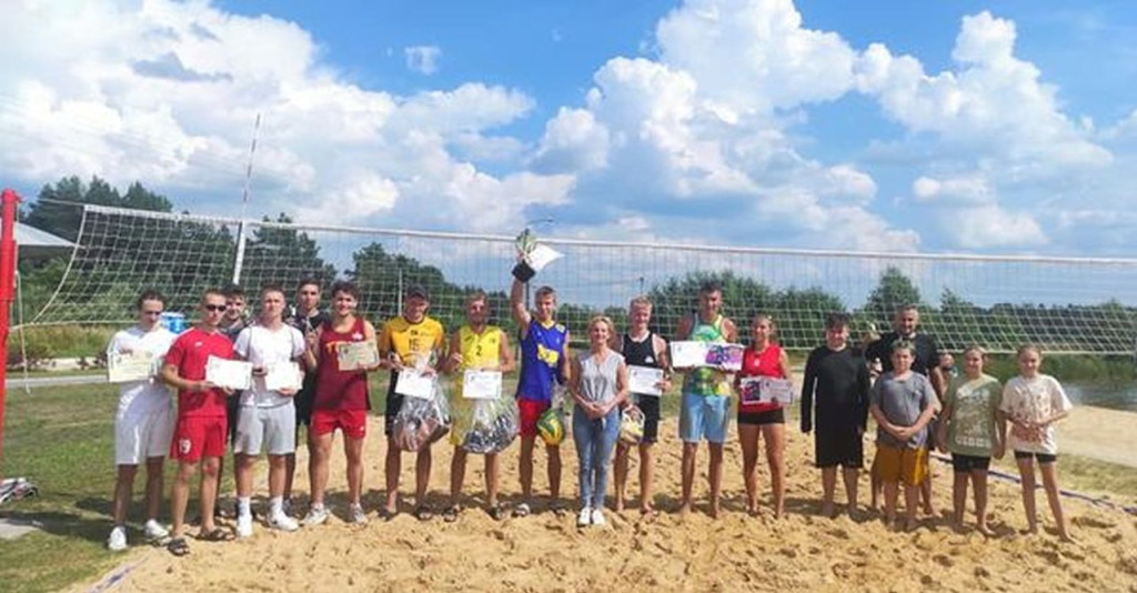 Turniej piłki siatkowej w Stąporkowie na koniec wakacji 2022 [GALERIA]
