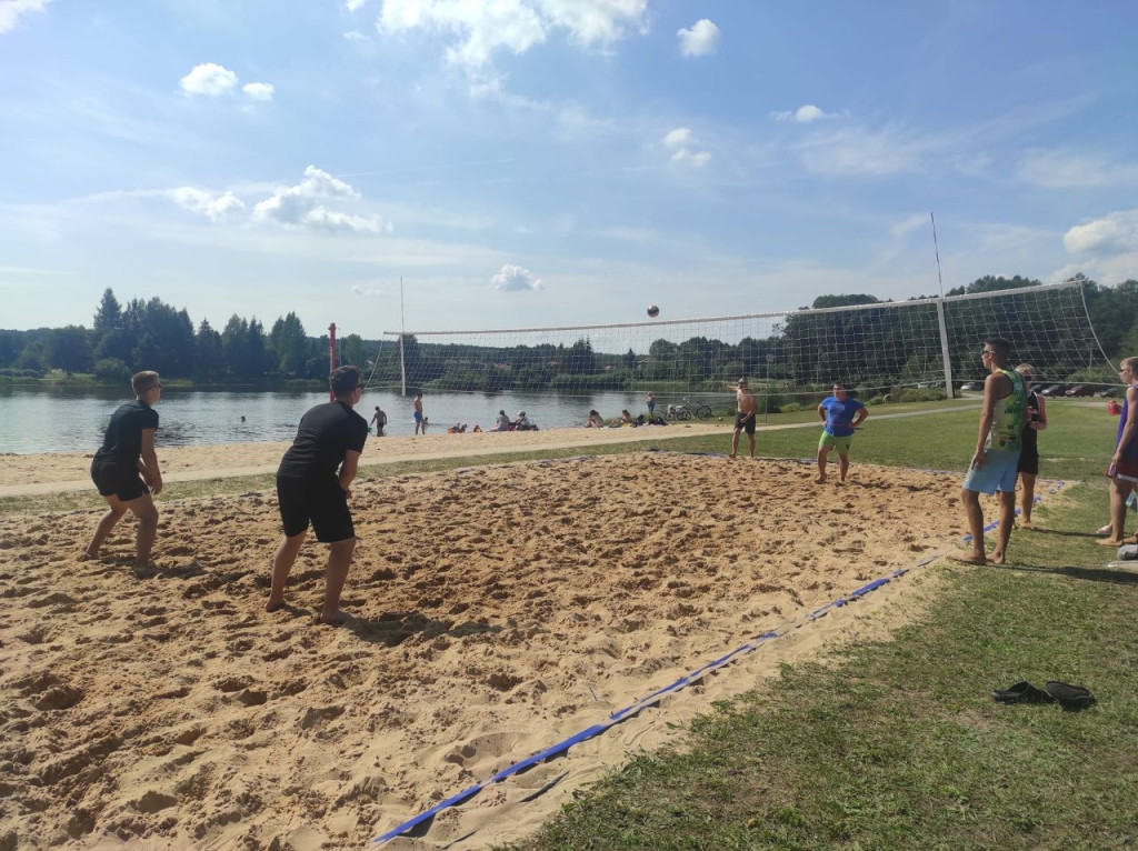Turniej piłki siatkowej w Stąporkowie na koniec wakacji 2022 [GALERIA]