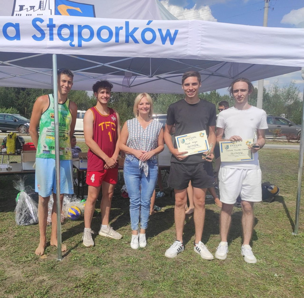 Turniej piłki siatkowej w Stąporkowie na koniec wakacji 2022 [GALERIA]