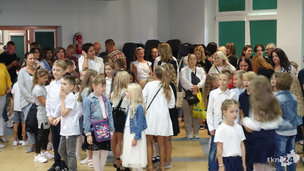 Uczniowie powitali rok szkolny 2022/23 w powiecie koneckim [wideo, zdjęcia]