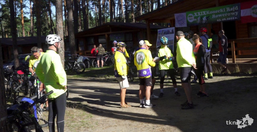 Blisko 200 cyklistów na trasie XXIX Koneckiego Rajdu Rowerowego [wideo, zdjęcia]