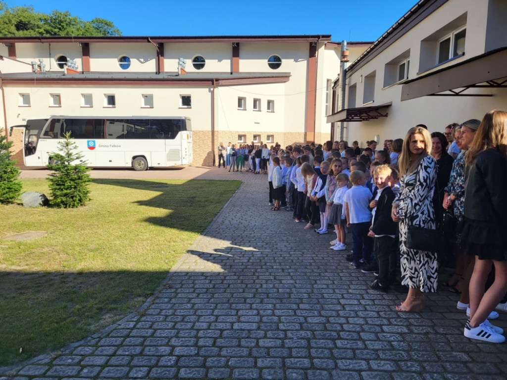 Uroczyste rozpoczęcie nowego roku szkolnego w Fałkowie [zdjęcia]