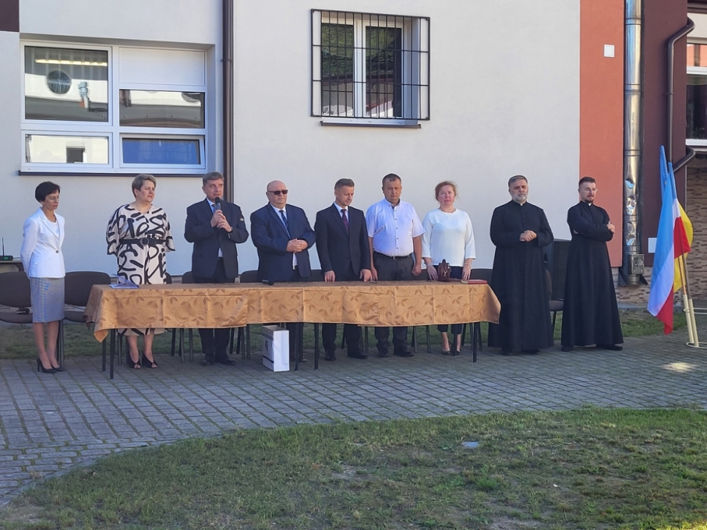 Uroczyste rozpoczęcie nowego roku szkolnego w Fałkowie [zdjęcia]