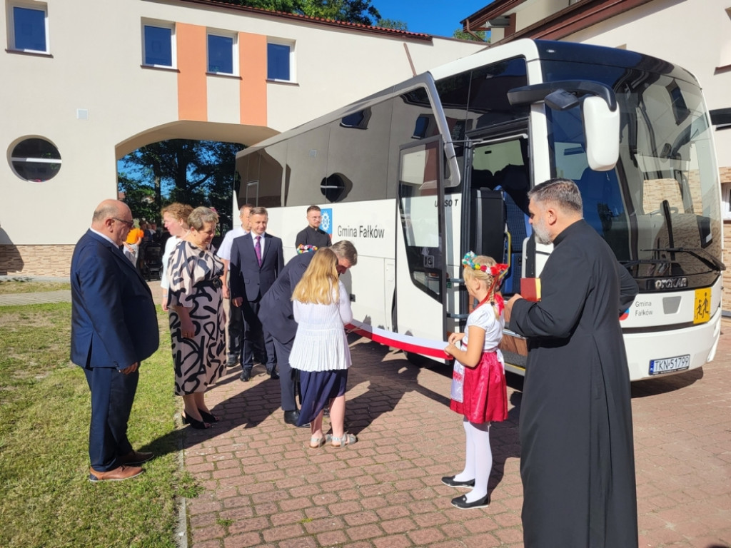 Uroczyste rozpoczęcie nowego roku szkolnego w Fałkowie [zdjęcia]