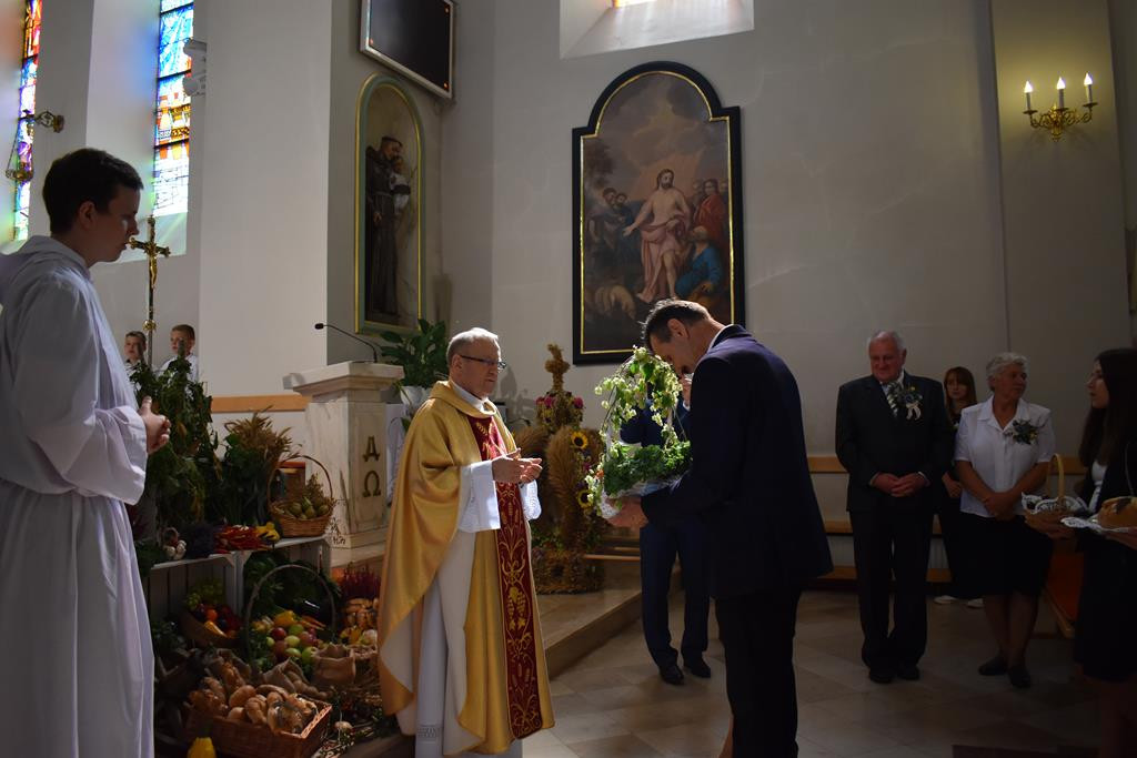 W Gowarczowie świętowali dożynki parafialne
