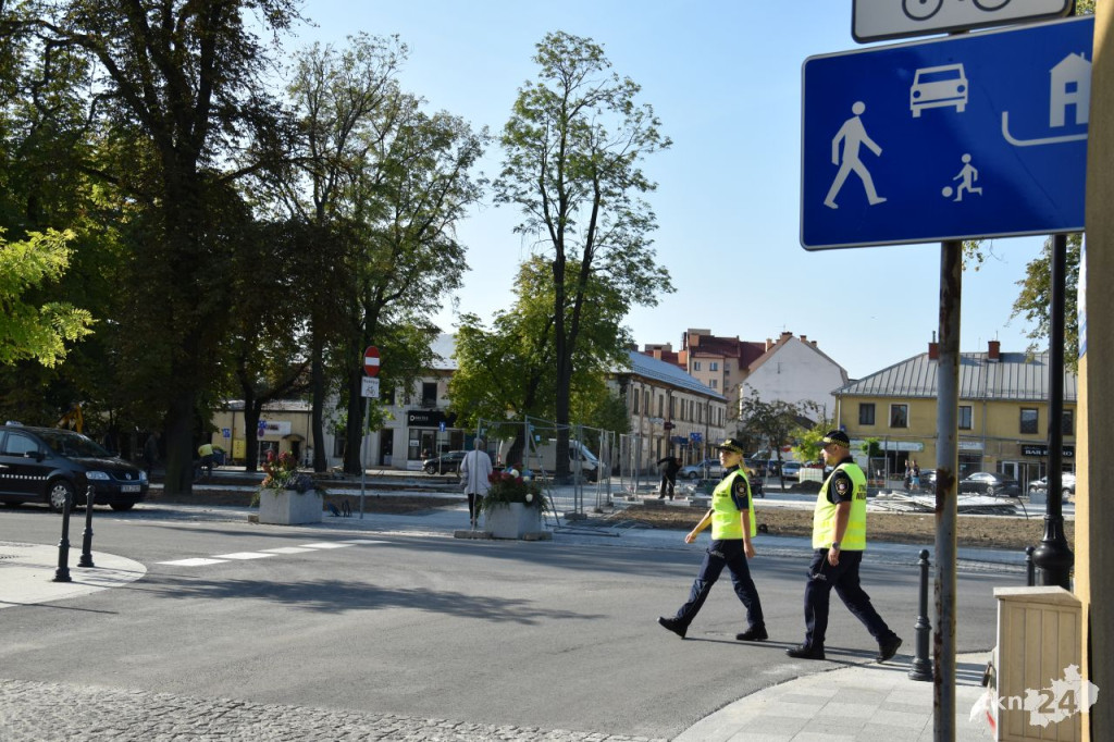 Akcja informacyjna policji w centrum Końskich [wideo, zdjęcia]