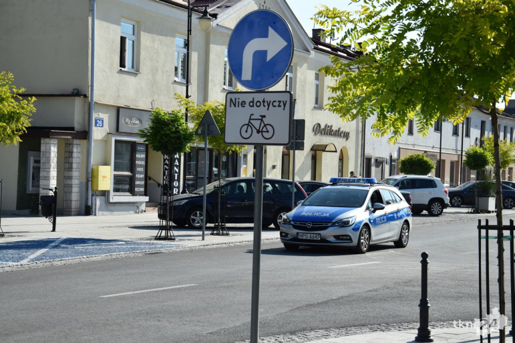 Akcja informacyjna policji w centrum Końskich [wideo, zdjęcia]