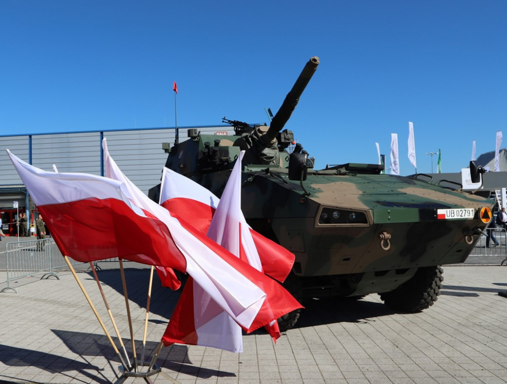 Przedstawiciele powiatu na międzynarodowych Targach Obronnych w Kielcach [zdjęcia]