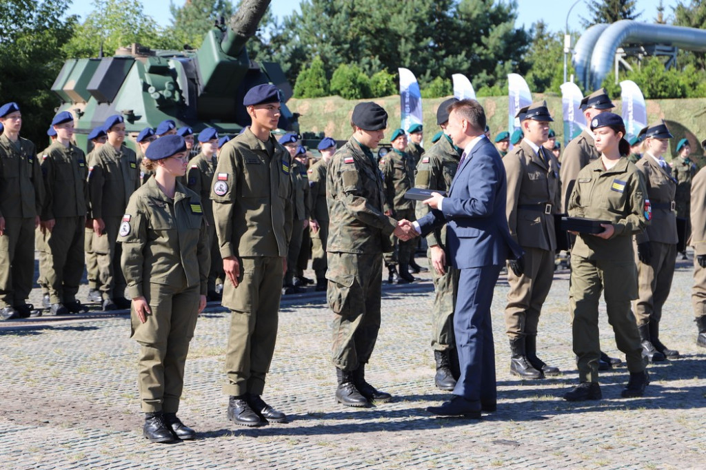 Kadeci z ZSP nr 1 w Końskich wyróżnieni przez szefa MON