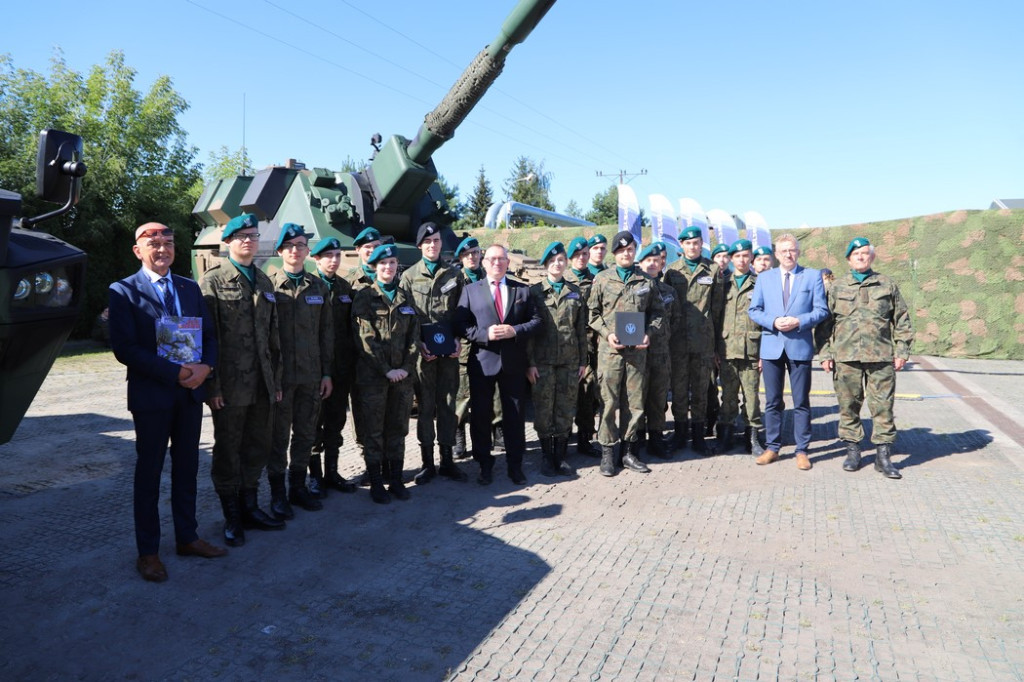 Kadeci z ZSP nr 1 w Końskich wyróżnieni przez szefa MON