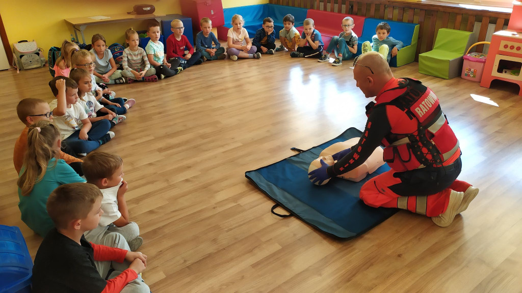 W Rudzie Malenieckiej dzieci uczestniczyły w zajęciach z pierwszej pomocy