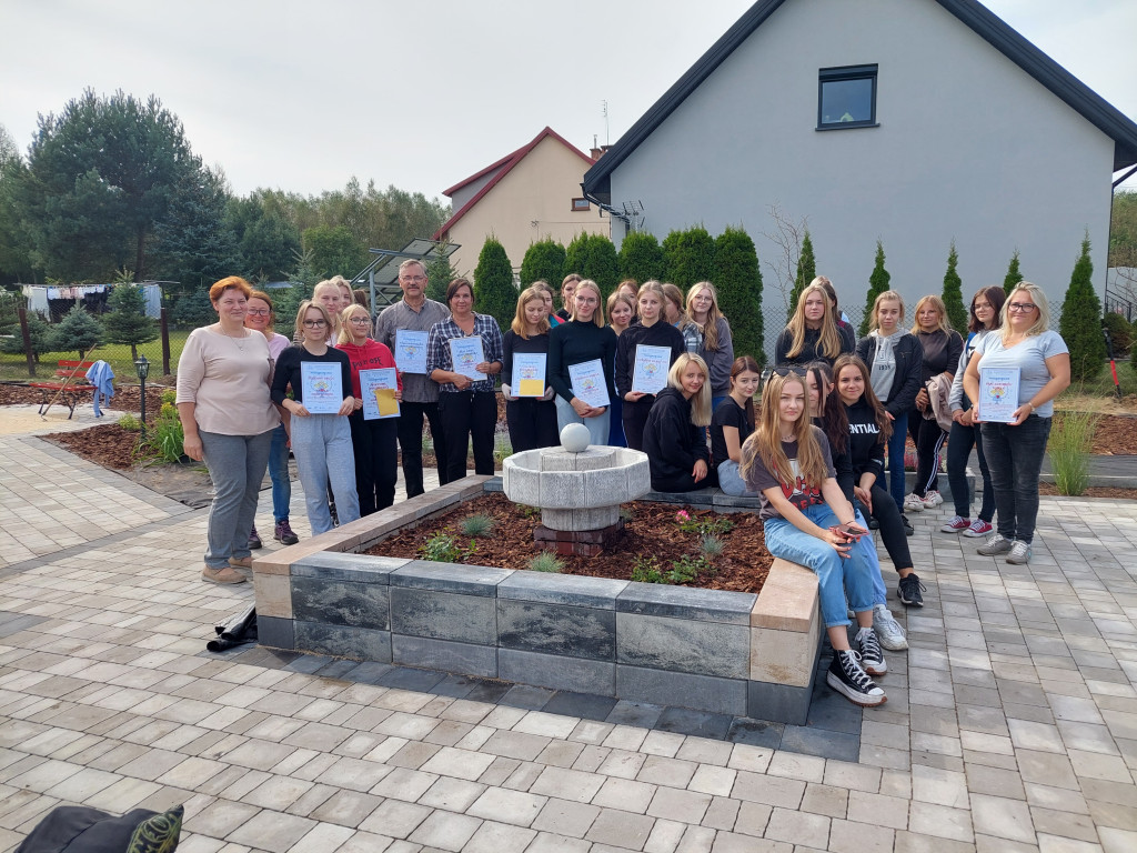 Hospicjum w Rudzie Białaczowskiej zyskało nowy ogród [wideo, zdjęcia]