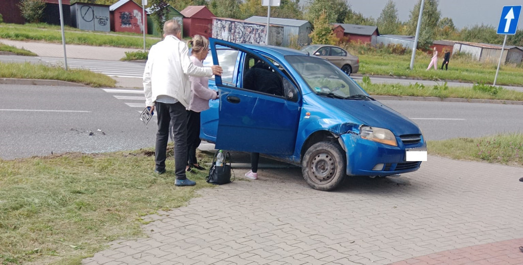 Kolizja mercedesa i daewoo na obwodnicy Końskich [zdjęcia]