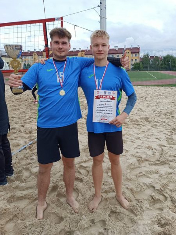 Złoto dla II LO z Końskich w finale siatkówki plażowej w Połańcu