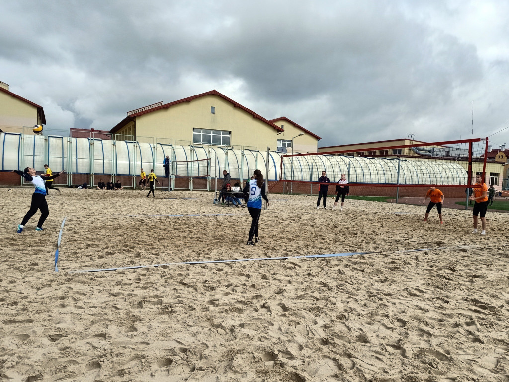 Złoto dla II LO z Końskich w finale siatkówki plażowej w Połańcu