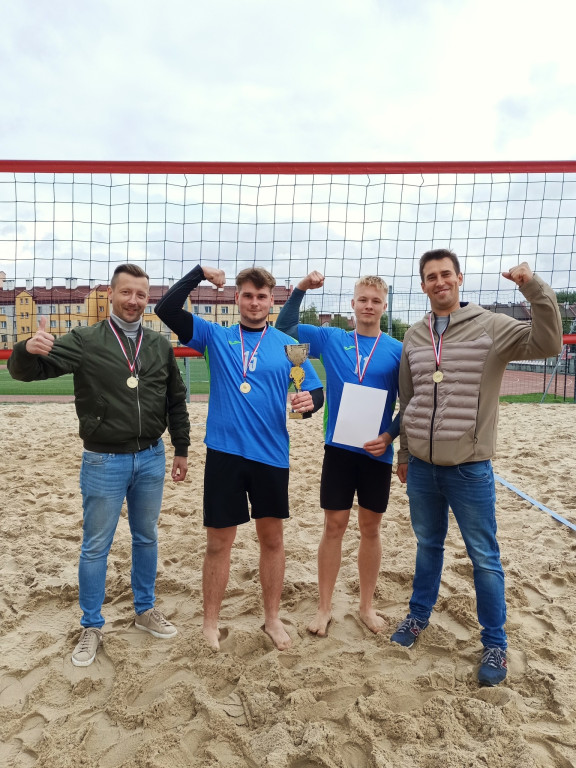 Złoto dla II LO z Końskich w finale siatkówki plażowej w Połańcu