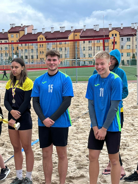 Złoto dla II LO z Końskich w finale siatkówki plażowej w Połańcu