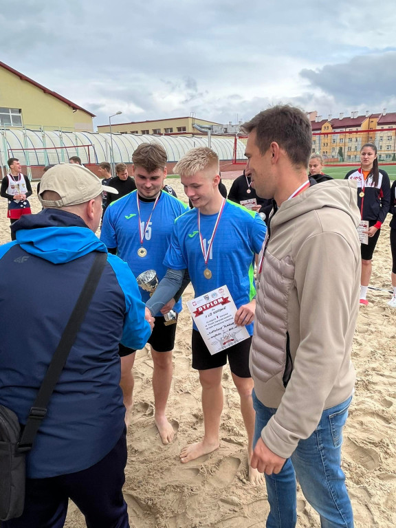 Złoto dla II LO z Końskich w finale siatkówki plażowej w Połańcu
