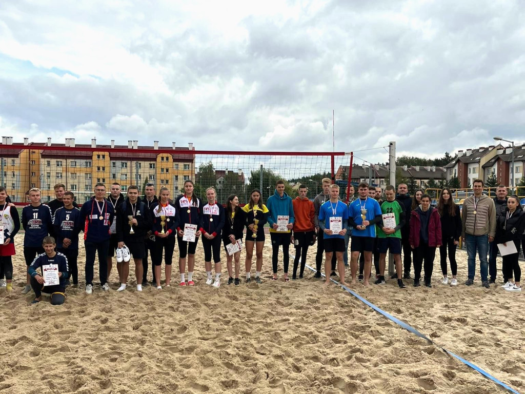Złoto dla II LO z Końskich w finale siatkówki plażowej w Połańcu