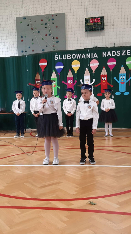 Pierwszoklasiści uroczyście ślubowali w Dziebałtowie [zdjęcia]