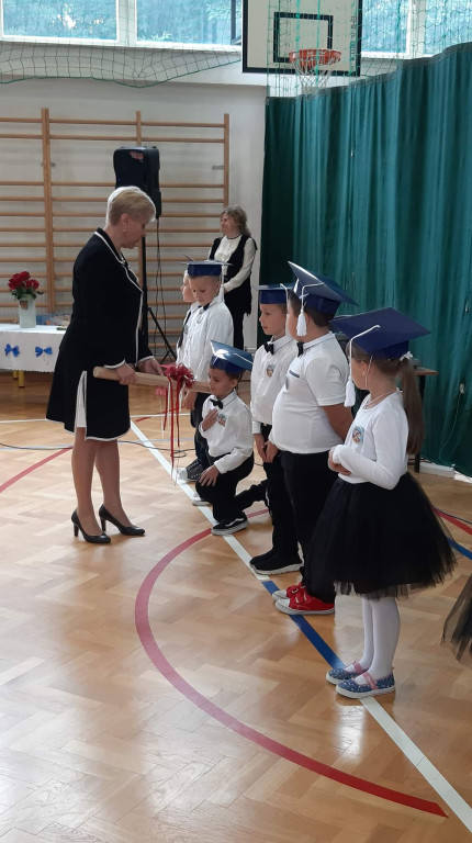 Pierwszoklasiści uroczyście ślubowali w Dziebałtowie [zdjęcia]