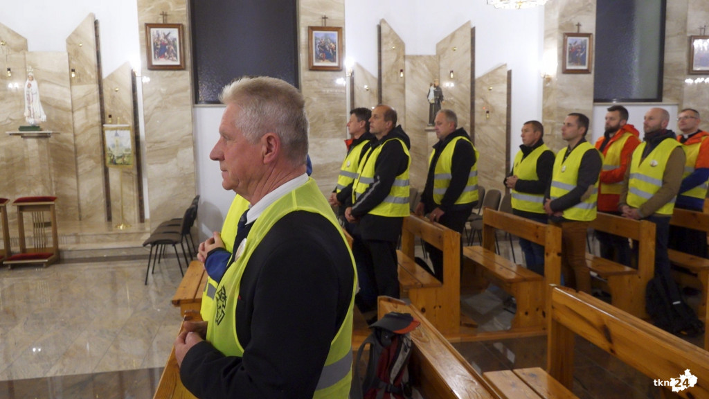 Nocna Pielgrzymka Mężczyzn. Wśród wiernych sam biskup! [wideo, zdjęcia]