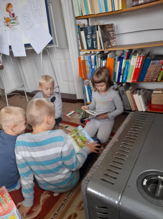 Przedszkolaki z Nieświnia obchodziły Dzień Głośnego Czytania [zdjęcia]