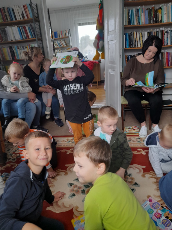 Przedszkolaki z Nieświnia obchodziły Dzień Głośnego Czytania [zdjęcia]