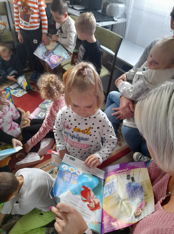 Przedszkolaki z Nieświnia obchodziły Dzień Głośnego Czytania [zdjęcia]