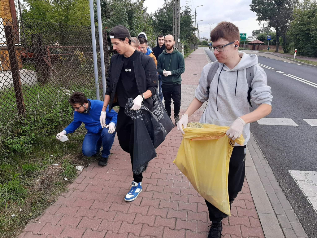 Ekonomik włączył się do Akcji Sprzątania Świata [wideo, zdjęcia]