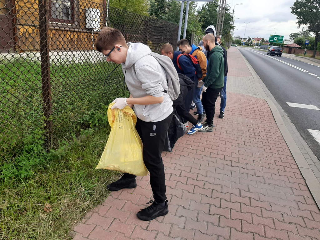 Ekonomik włączył się do Akcji Sprzątania Świata [wideo, zdjęcia]