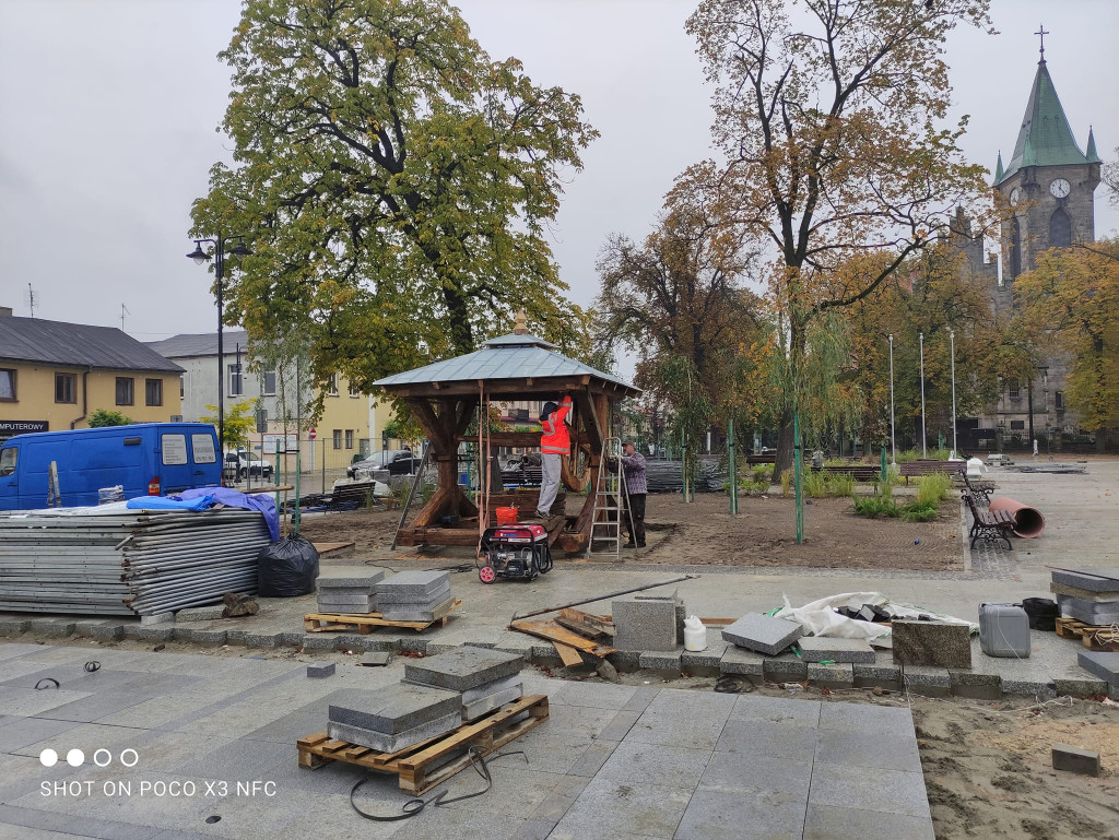 XVIII-wieczna studnia na rynku w Końskich [zdjęcia]