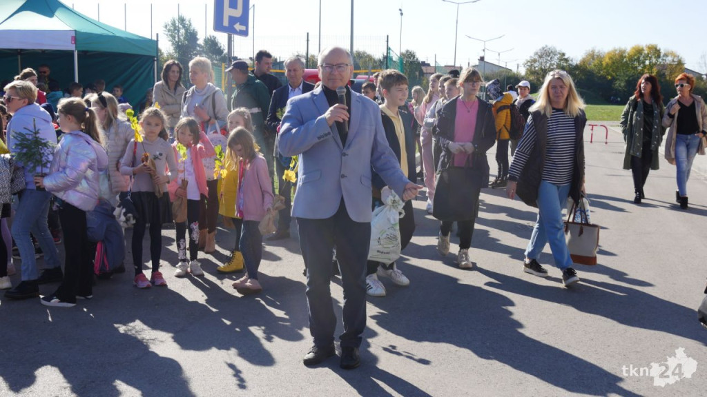 Cztery tysiące roślin dla konecczan. Za nami `Drzewko za surowce` [wideo, zdjęcia]