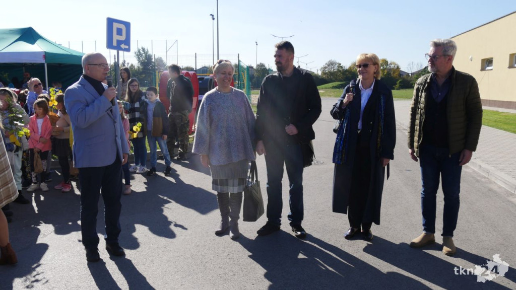 Cztery tysiące roślin dla konecczan. Za nami `Drzewko za surowce` [wideo, zdjęcia]