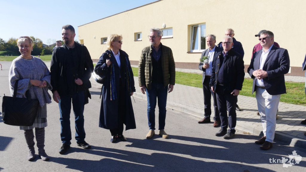 Cztery tysiące roślin dla konecczan. Za nami `Drzewko za surowce` [wideo, zdjęcia]