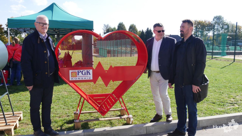 Cztery tysiące roślin dla konecczan. Za nami `Drzewko za surowce` [wideo, zdjęcia]