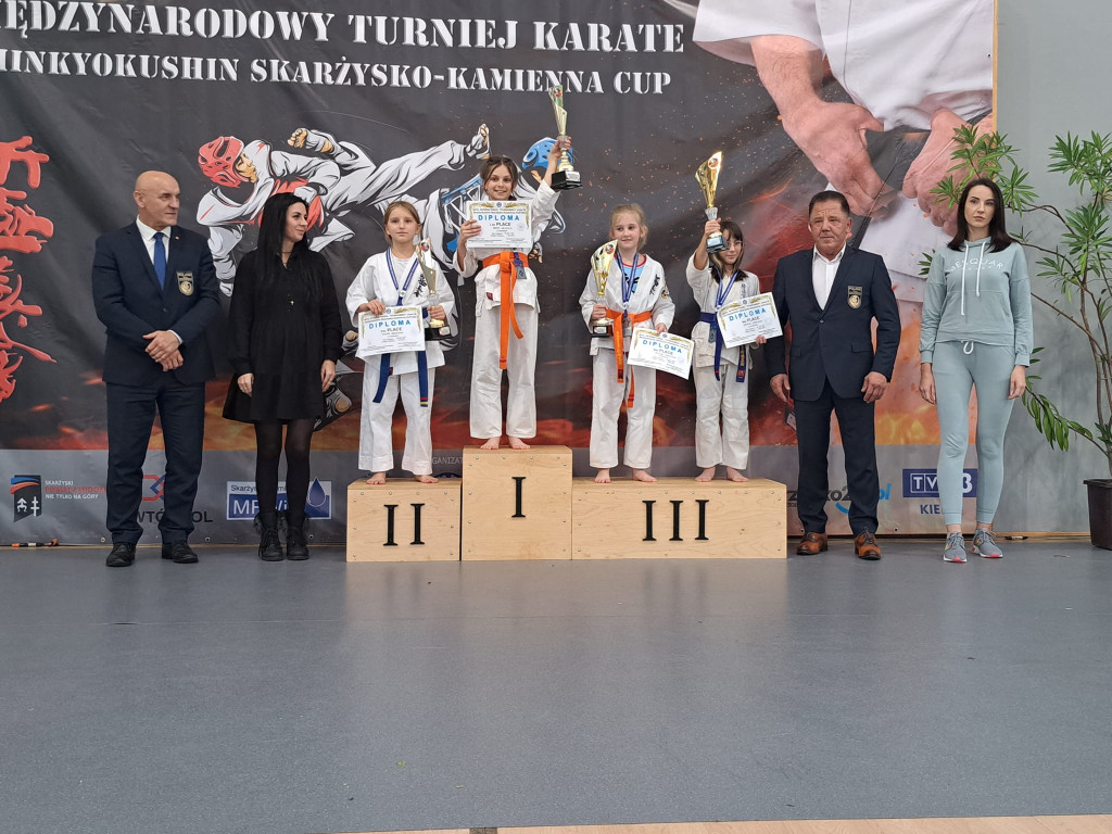 10 medali koneckich karateków w Skarżysku [zdjęcia]