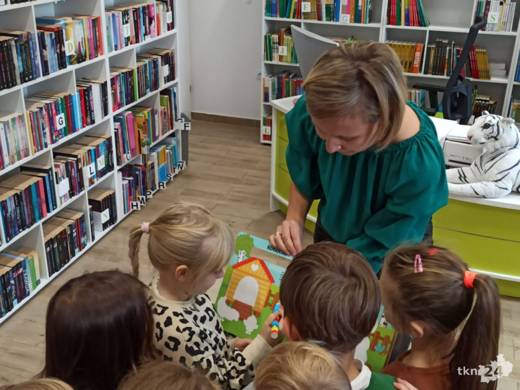 Przedszkolaki z `Bajkowej Krainy` świętowały Dzień Głośnego Czytania [wideo, zdjęcia]