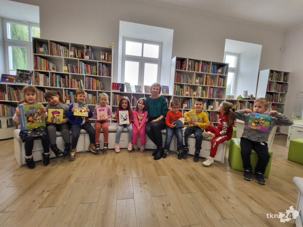 Przedszkolaki z `Bajkowej Krainy` świętowały Dzień Głośnego Czytania [wideo, zdjęcia]