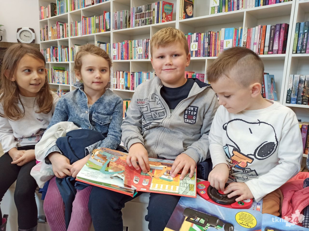 Przedszkolaki z `Bajkowej Krainy` świętowały Dzień Głośnego Czytania [wideo, zdjęcia]