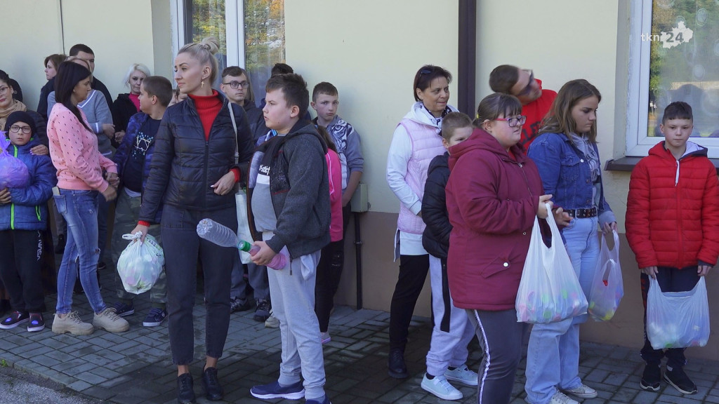 Radni Powiatowi rozdali serca na nakrętki. To nagrody w ekologicznym konkursie [wideo, zdjęcia]