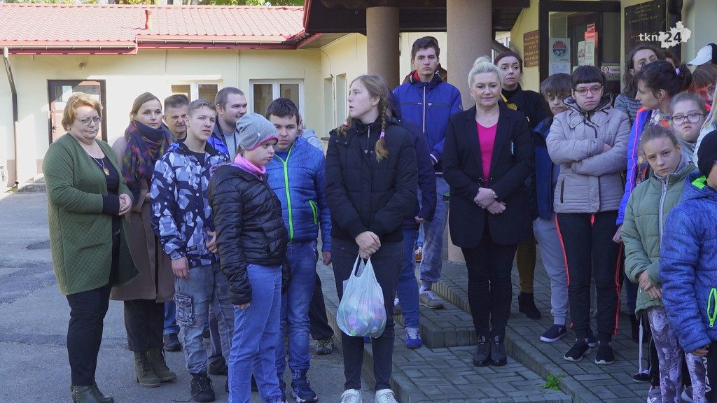Radni Powiatowi rozdali serca na nakrętki. To nagrody w ekologicznym konkursie [wideo, zdjęcia]