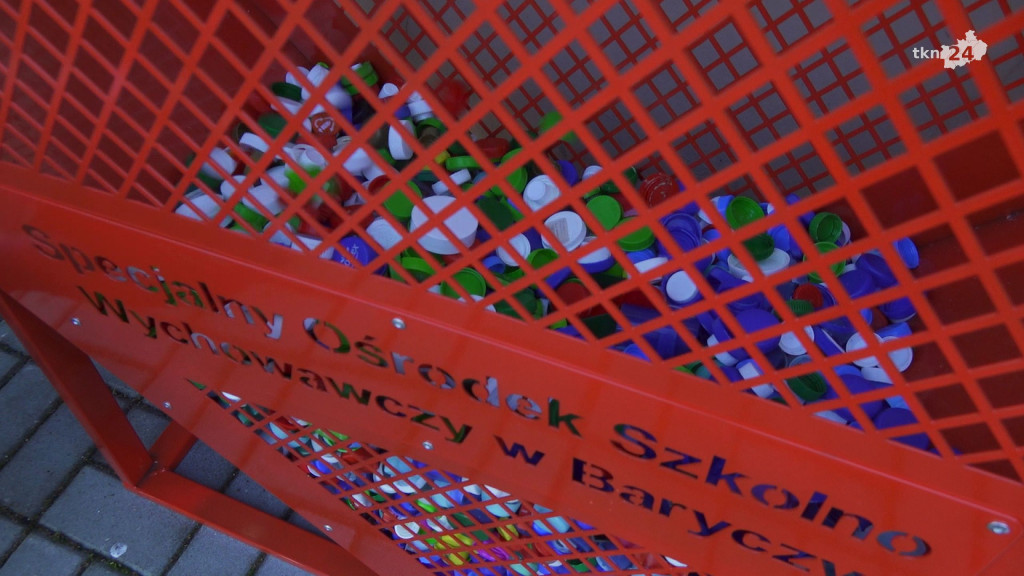 Radni Powiatowi rozdali serca na nakrętki. To nagrody w ekologicznym konkursie [wideo, zdjęcia]